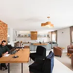 Altitude Lodge Hotel