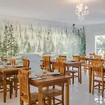 Altitude Lodge Hotel